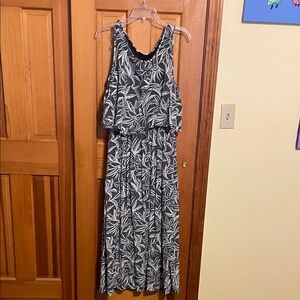 Black and White Sleeveless Dress